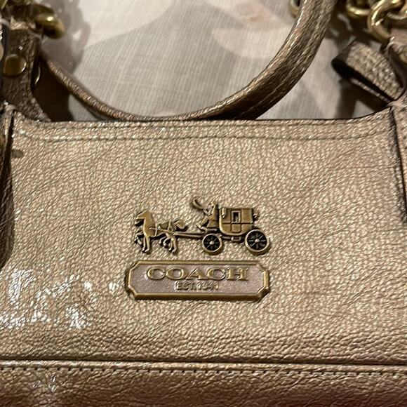 Coach metallic patent leather gold shoulder Bag Tribeca Preowned - Picture 2 of 7